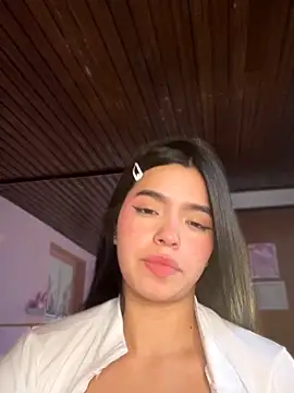 LunaMoore_Pink webcam