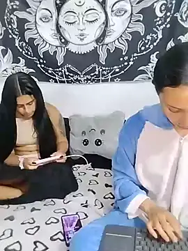 emily_n_abby webcam