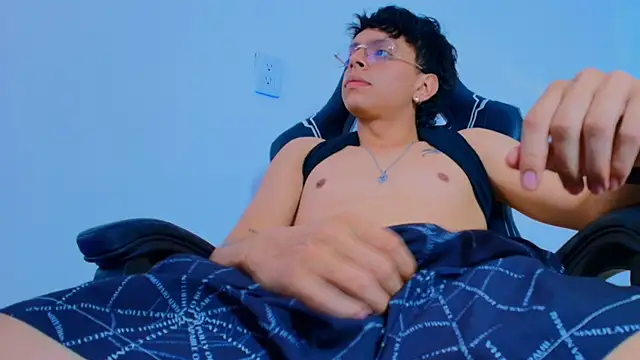 Milo_Storm webcam