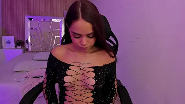 CarolineFyre webcam