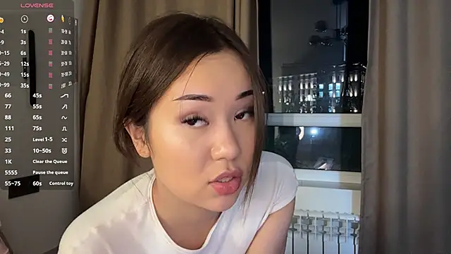 Ur_neighbor_Kira webcam