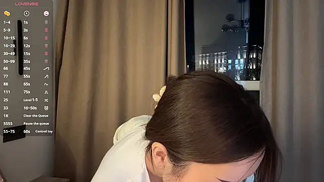 Ur_neighbor_Kira webcam