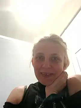 MiaLove183 webcam