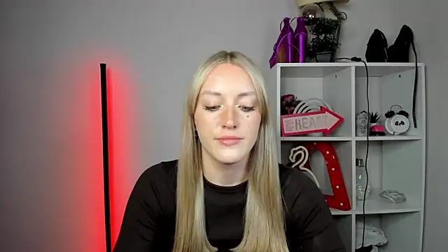 EvelynBlond webcam