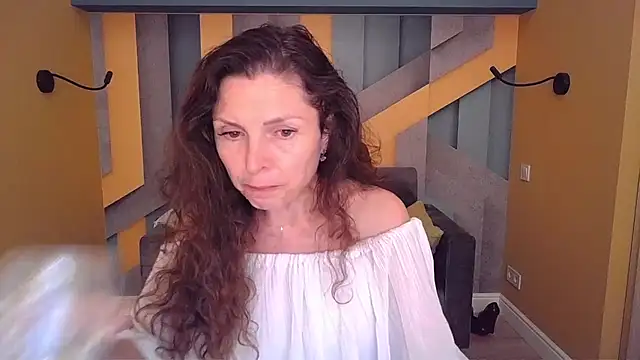 EllaLong webcam