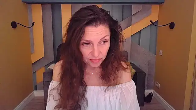 EllaLong webcam