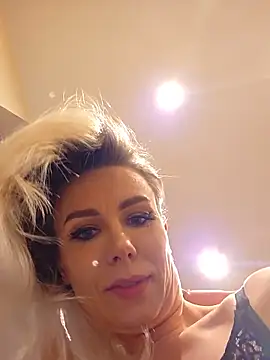 AureliaDoux webcam