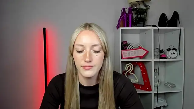 evelynblond - EvelynBlond's free webcam - UK Sex Cams