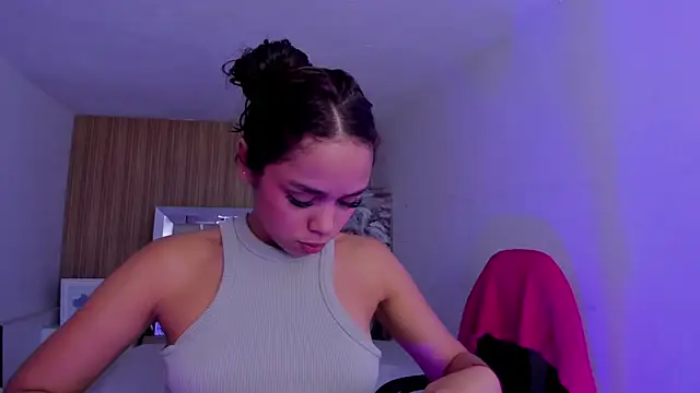 CarolineFyre webcam