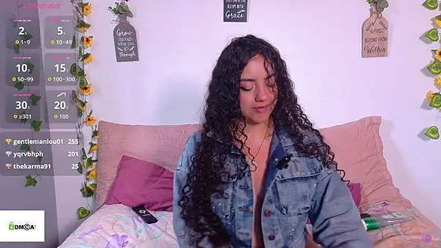 emiily_curly webcam
