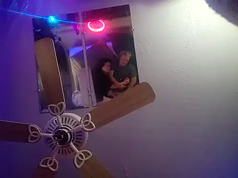 Hotredheadandtoungelasher webcam