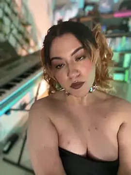 NikkiNix webcam