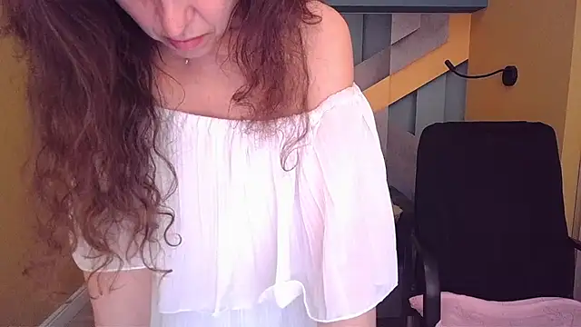 EllaLong webcam