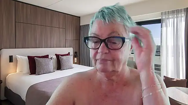 Mystery-Grandmother webcam