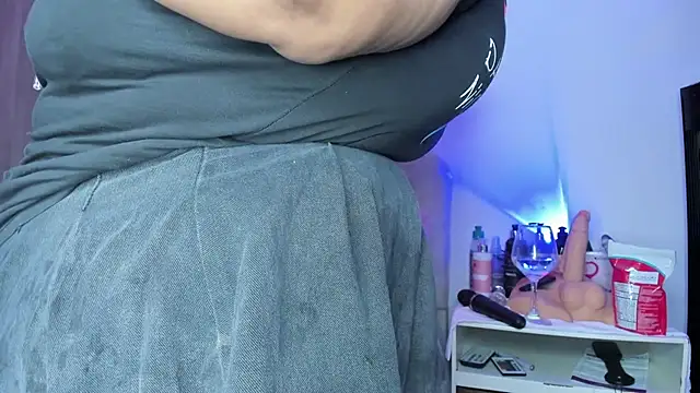 NaomiAsha webcam
