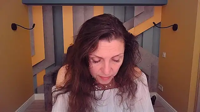 EllaLong webcam