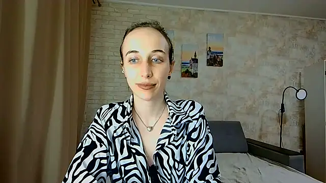 Anika_bloom webcam