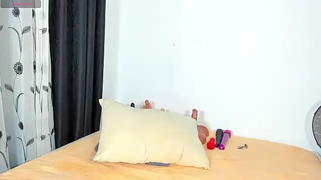CREAMY_BUBBLEGUM webcam