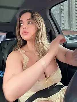 Alirawrz Live Webcam on Stripchat