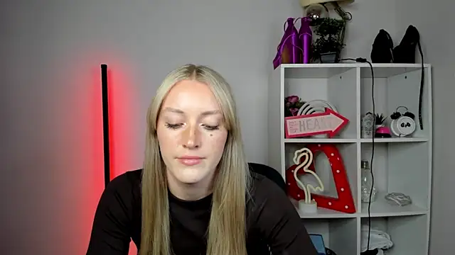 EvelynBlond webcam