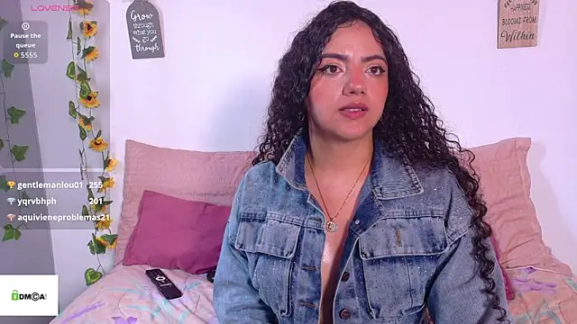 emiily_curly webcam