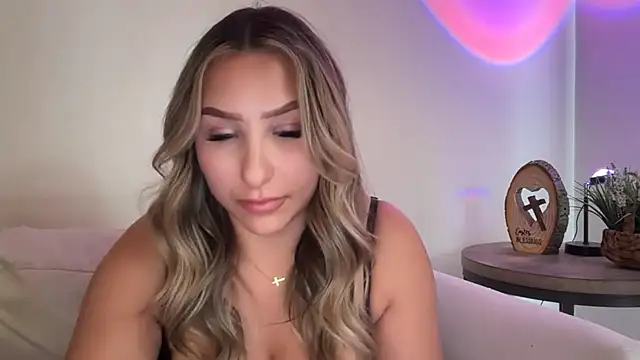 lustfulsmiles webcam