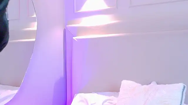 NaomiKlarc webcam