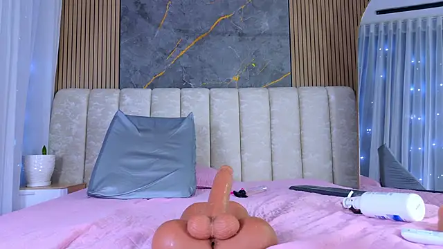 mia_scot webcam