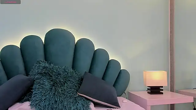 sharlott18 webcam