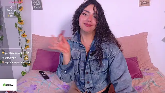 emiily_curly webcam