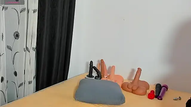 CREAMY_BUBBLEGUM webcam