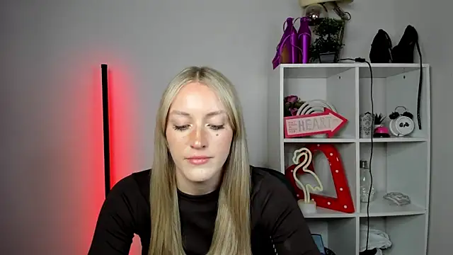 evelynblond - EvelynBlond's free webcam - UK Sex Cams