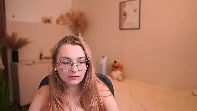 Sophielux18 webcam