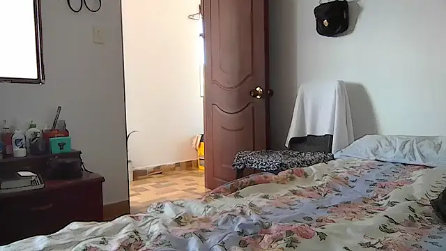 Layla-Astrum webcam