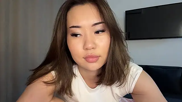 Ur_neighbor_Kira webcam