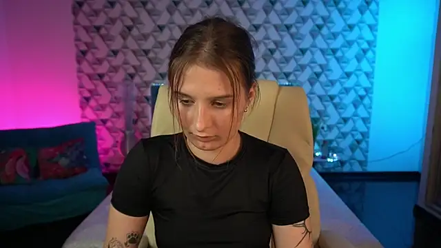 VikVikLove webcam