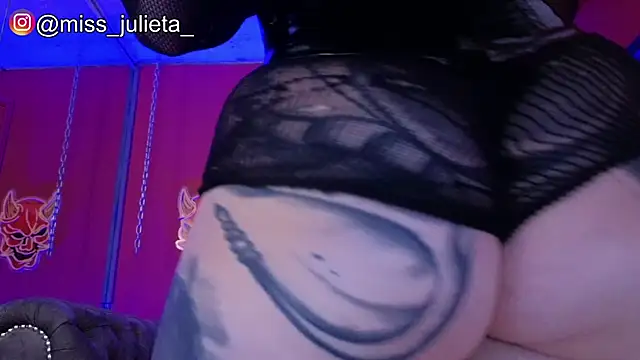 Julieta_Russell webcam