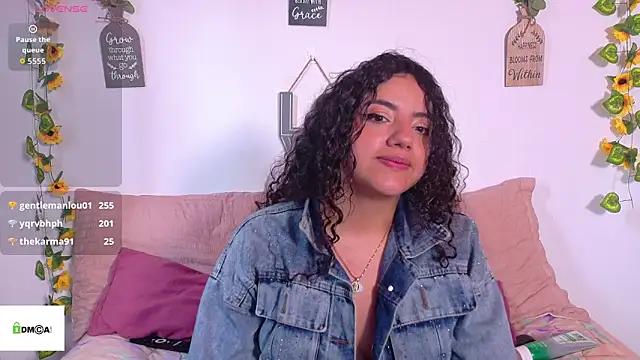 emiily_curly webcam