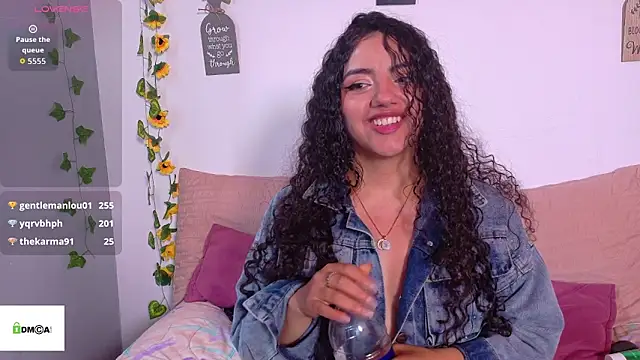 emiily_curly webcam