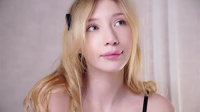 SunnivaCovil live sex cam