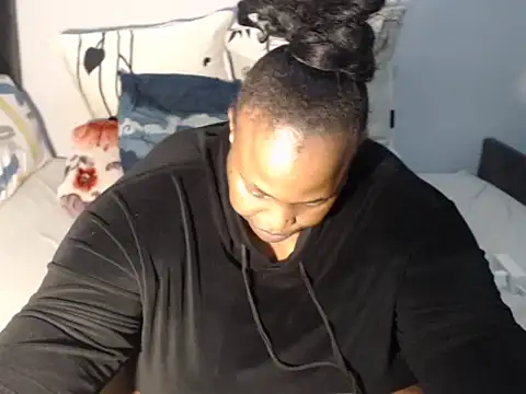 Bustydiva83 webcam