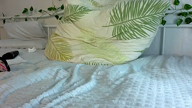 YourScarlettStorm webcam