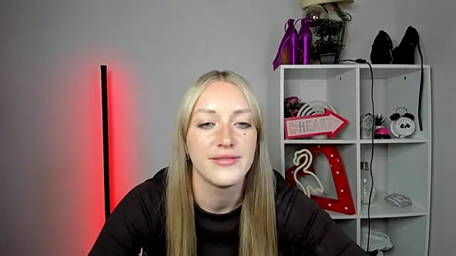 EvelynBlond webcam