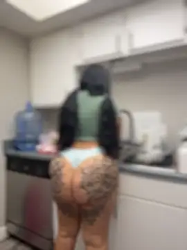 latina_curvy22 webcam