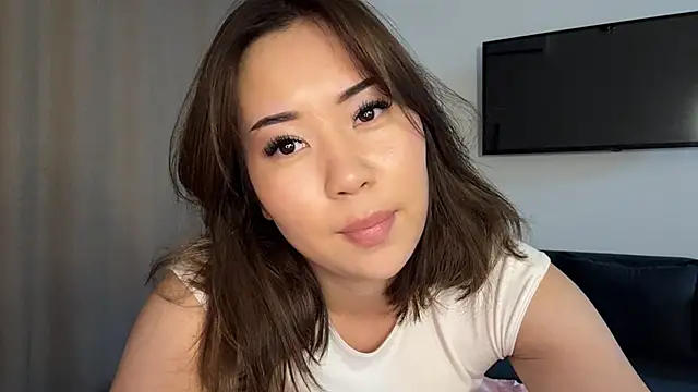 Ur_neighbor_Kira webcam
