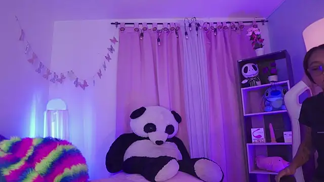 nahomy_2308 webcam