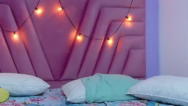 NaughtyyMommyyy webcam