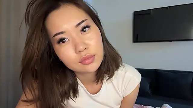 Ur_neighbor_Kira webcam