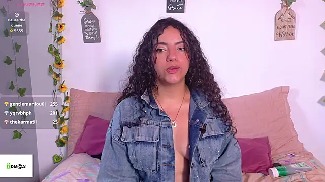 emiily_curly webcam