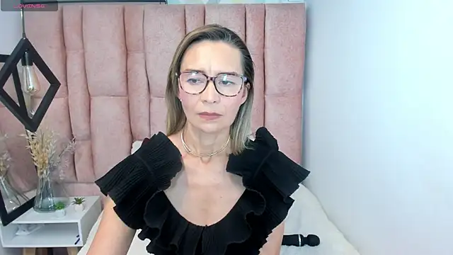 issa_milf__ - Issa_Milf__'s free webcam - UK Sex Cams